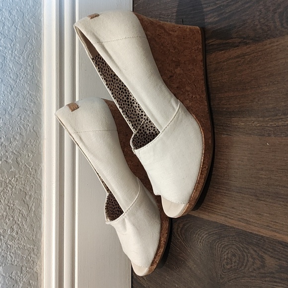 TOMS peep toe wedge Size 9 - Picture 2 of 5